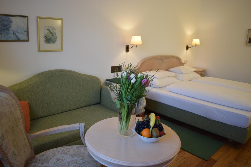 Hotel Landhaus Fuhrgassl-Huber Bécs Kültér fotó