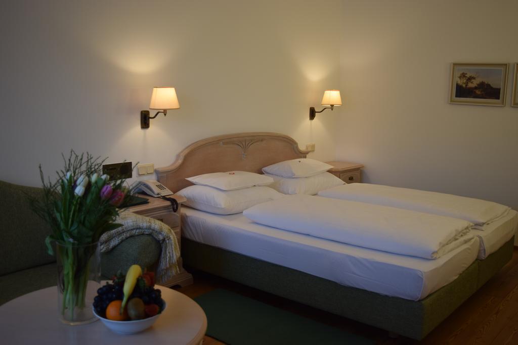 Hotel Landhaus Fuhrgassl-Huber Bécs Kültér fotó