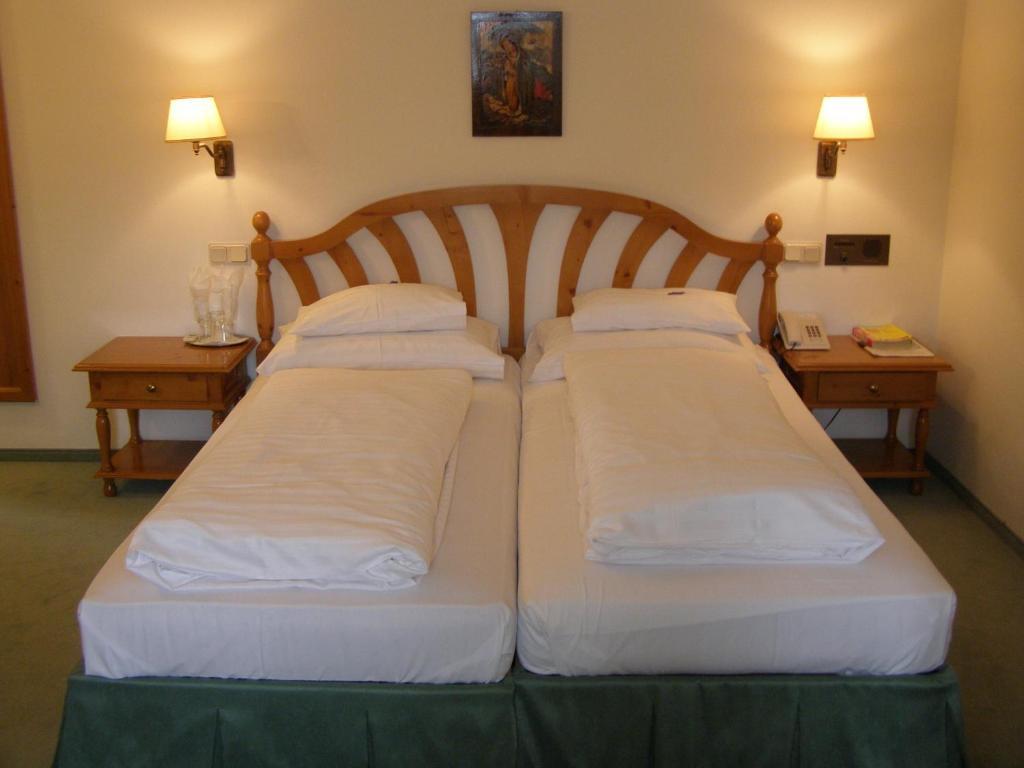 Hotel Landhaus Fuhrgassl-Huber Bécs Szoba fotó